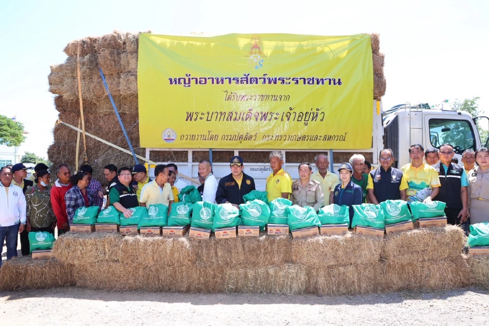 “ธรรมนัส” นำทีมลงพื้นที่สุโขทัย มอบถุงยังชีพ–สุขาลอยน้ำ บูรณาการทุกหน่วยช่วยน้ำท่วม