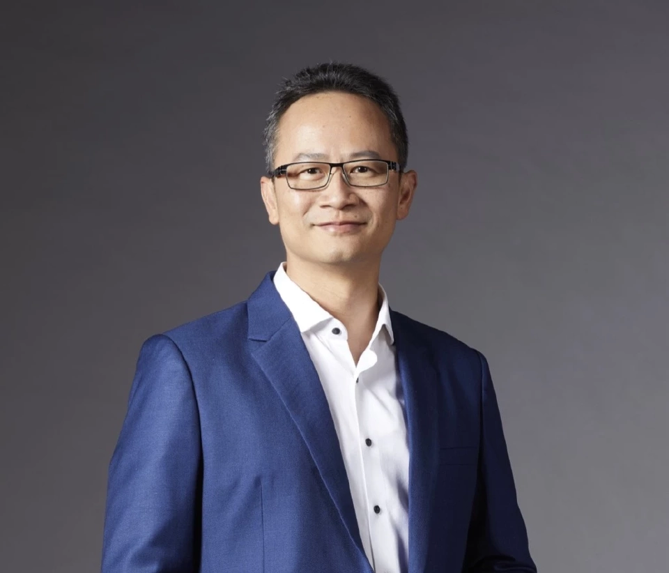 รศ. ดร.ธีร เจียศิริพงษ์กุล อาจารย์ประจำคณะวิศวกรรมศาสตร์ มหาวิทยาลัยธรรมศาสตร์ (มธ.)