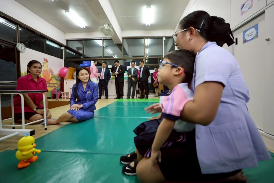 “นฤมล”ลุยศูนย์การศึกษาพิเศษ ย้ำไม่ทิ้งเด็กพิการ ดันสร้างอาชีพ
