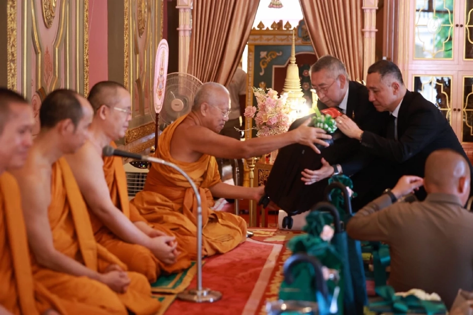 สมเด็จพระสังฆราช บำเพ็ญพระกุศลทรงสังฆทานอุทิศถวาย พระพันปีหลวง