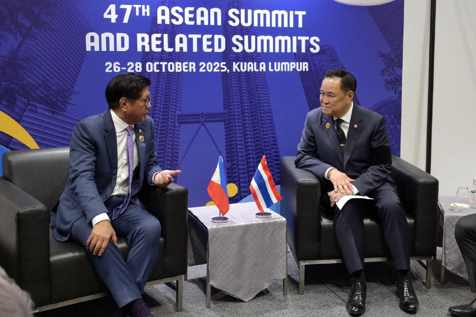 นายกรัฐมนตรี ยังได้หารือทวิภาคีกับนายแฟร์ดีนันด์ โรมูอัลเดซ มาร์โคส จูเนียร์  ประธานาธิบดีแห่งสาธารณรัฐฟิลิปปินส์ 