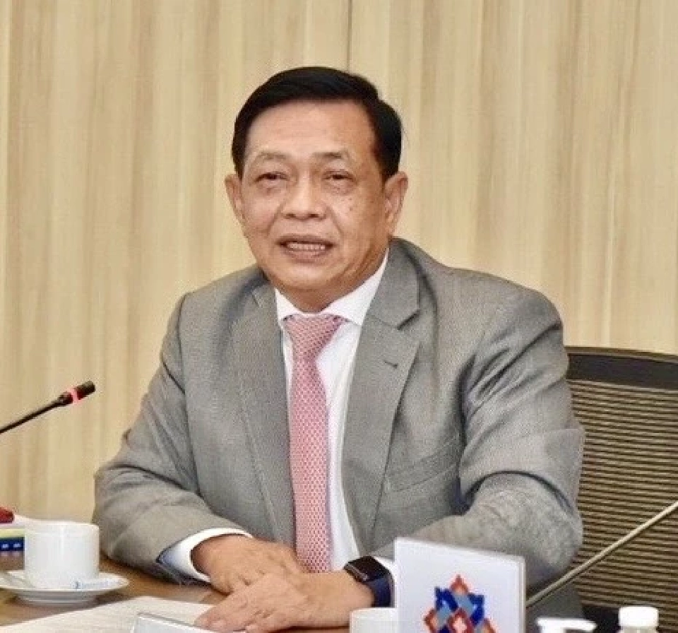 อลงกรณ์ พลบุตรประธานสถาบันเอฟเคไอไอ. ไทยแลนด์