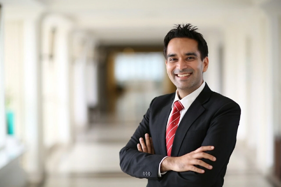 ดร.อมรเทพ จาวะลา ผู้ช่วยกรรมการผู้จัดการใหญ่ ผู้บริหารสำนักวิจัย ธนาคาร ซีไอเอ็มบีไทย