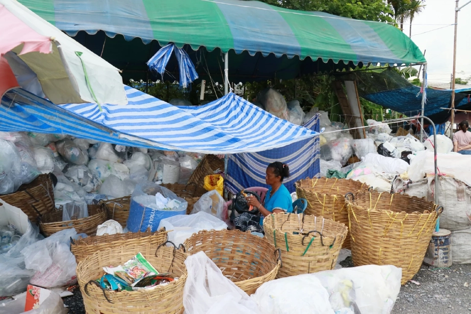 ขยะไม่ไร้ค่า ถ้าไม่เทรวม : หนองแขมโมเดล พลิกเมืองด้วยการแยกขยะ