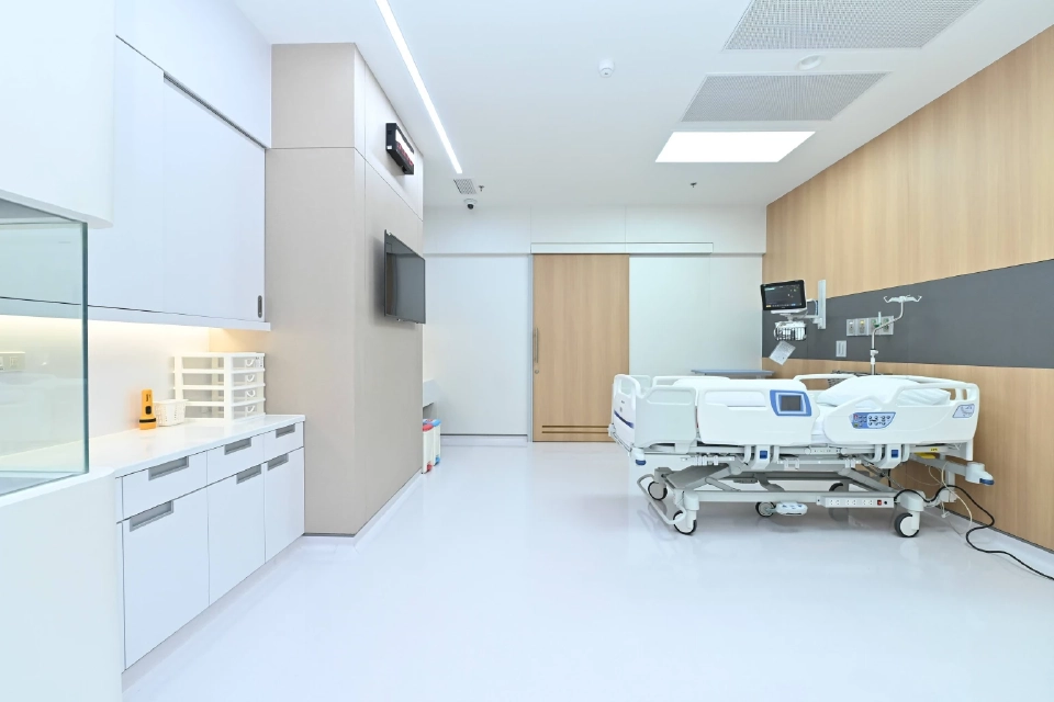 ผู้ป่วยวิกฤตพุ่ง “รพ.ศิริราช ปิยมหาราชการุณย์” ขยายเตียง ICU – เพิ่มเทคโนโลยี