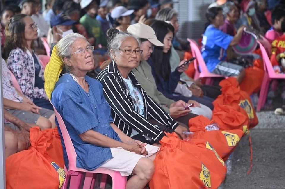 “อนุทิน” ลงพื้นที่อุทกภัย ดัน ครม. เยียวยาเงิน 9,000 บาท/ครัวเรือน