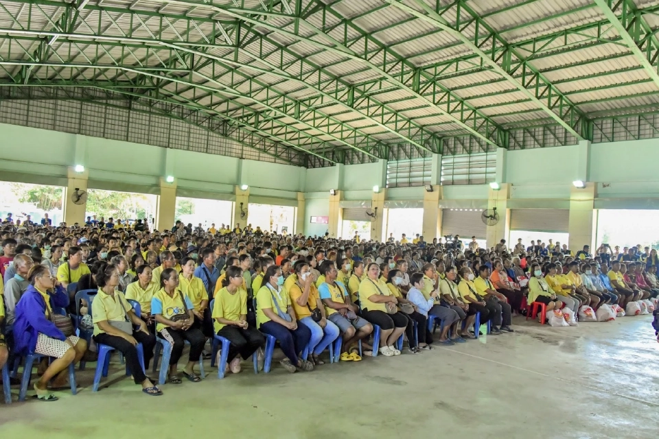 “ธรรมนัส” นำทีมลงพื้นที่สุโขทัย มอบถุงยังชีพ–สุขาลอยน้ำ บูรณาการทุกหน่วยช่วยน้ำท่วม