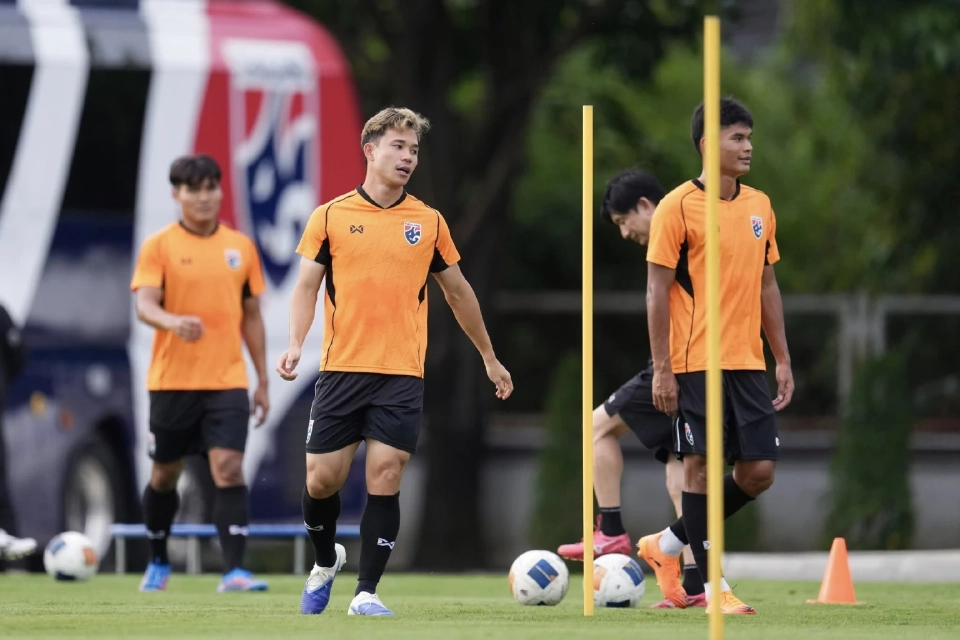 สุภโชค สารชาติ ตัวรุกจากสโมสร คอนซาโดเล่ ซัปโปโร