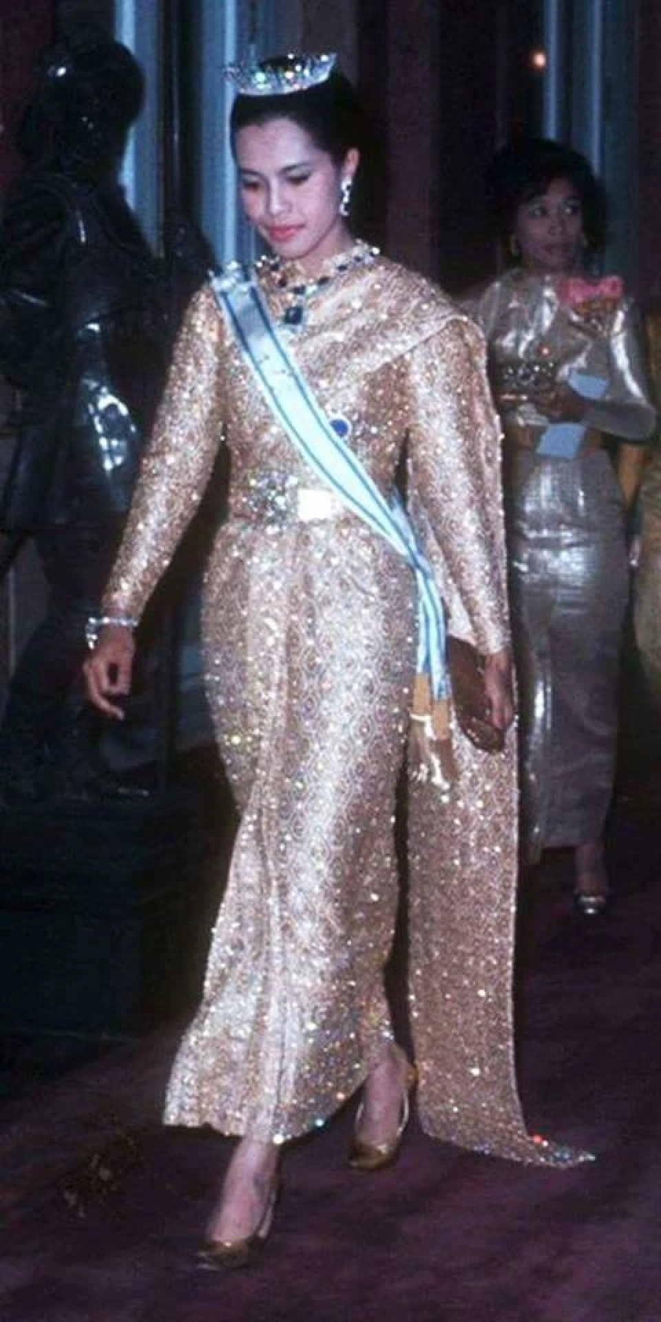 ชุดไทยศิวาลัย