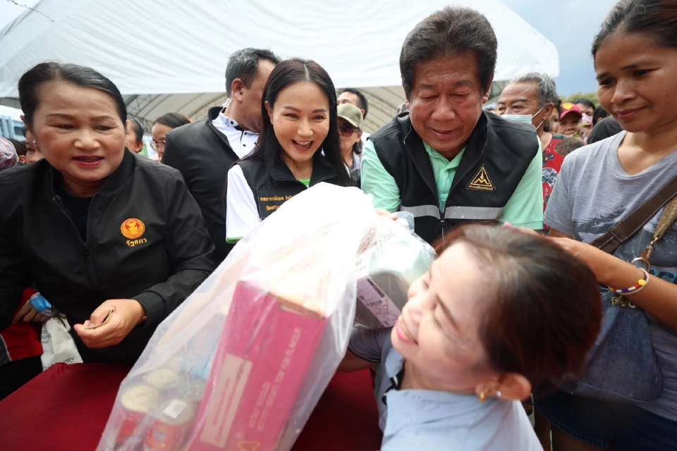 “ธรรมนัส-นฤมล”เยี่ยมโรงเรียนนนทบุรี เร้งสร้างขวัญกำลังใจครู