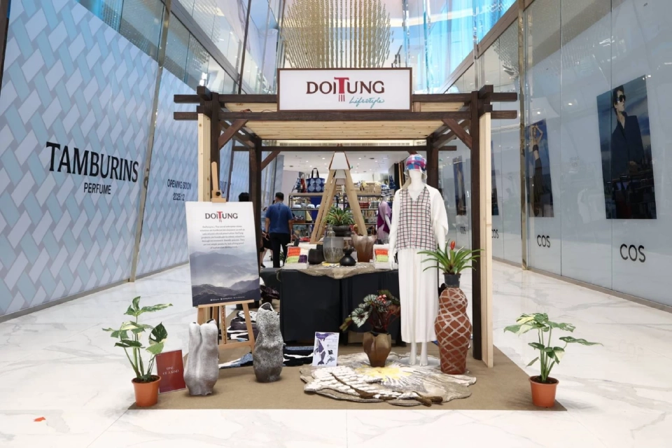 ไอคอนสยาม จัดนิทรรศการ \'คิดถึงสมเด็จย่า\' เส้นทางแม่ฟ้าหลวง-สานต่อปณิธาน