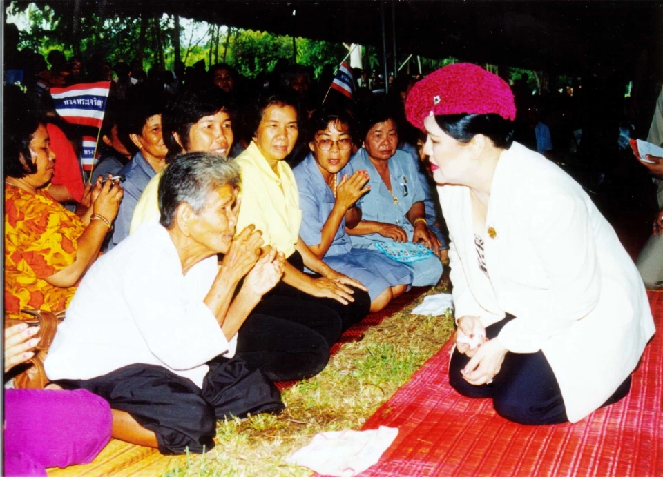 มูลนิธิส่งเสริมศิลปาชีพ พระราชกรณียกิจ พระบรมราชชนนีพันปีหลวง