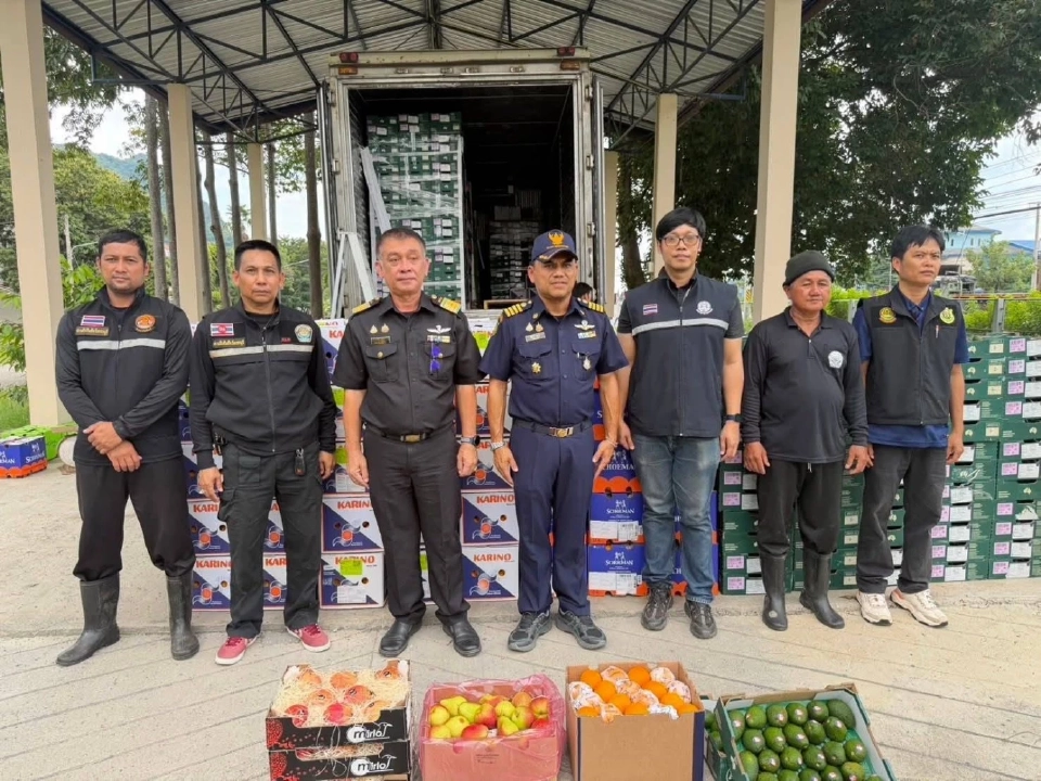 บุกยึดผลไม้เถื่อนกลางเพชรบุรี กว่า 1.2 หมื่นกิโลฯ  มูลค่าร่วม 3 ล้านบาท