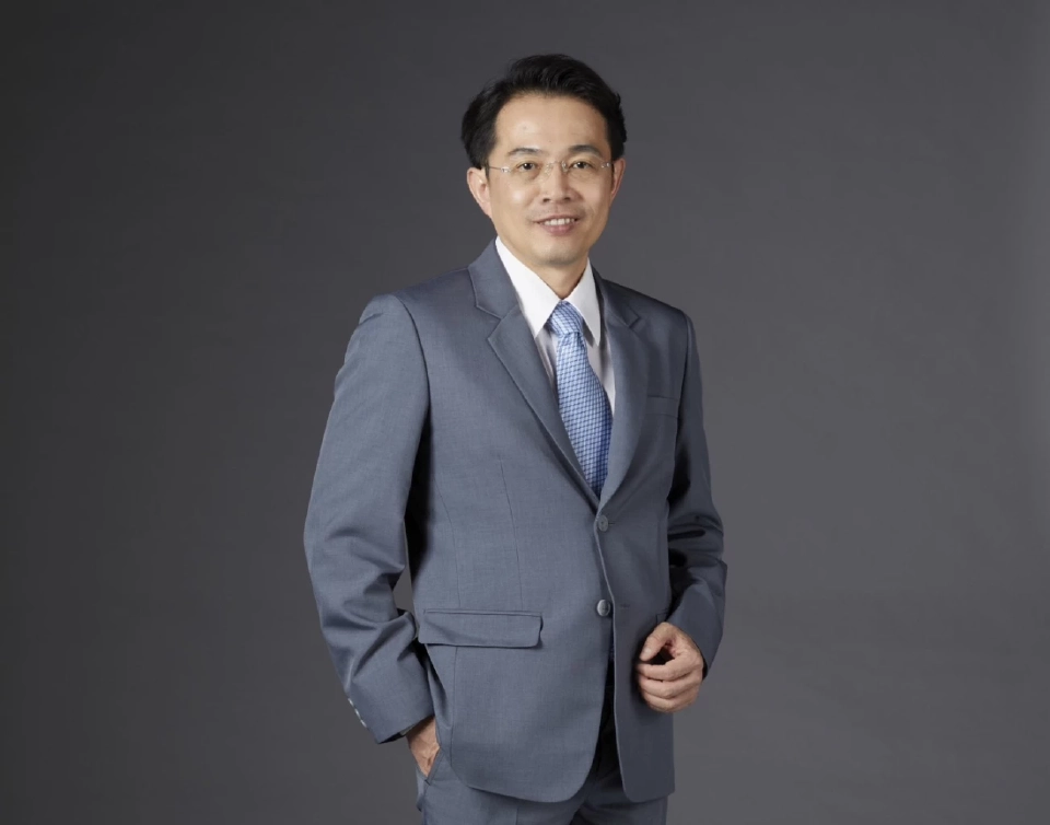 รศ.ดร.ดำรงค์ อดุลยฤทธิกุล รองอธิการบดีฝ่ายวิชาการ มหาวิทยาลัยธรรมศาสตร์ (มธ.)