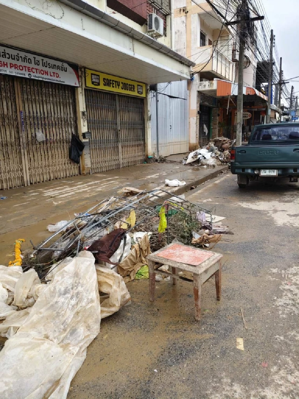 เร่งแก้ไขปัญหาขยะและน้ำเสียหลังน้ำท่วมคลี่คลาย10 อำเภอ จ.สงขลา