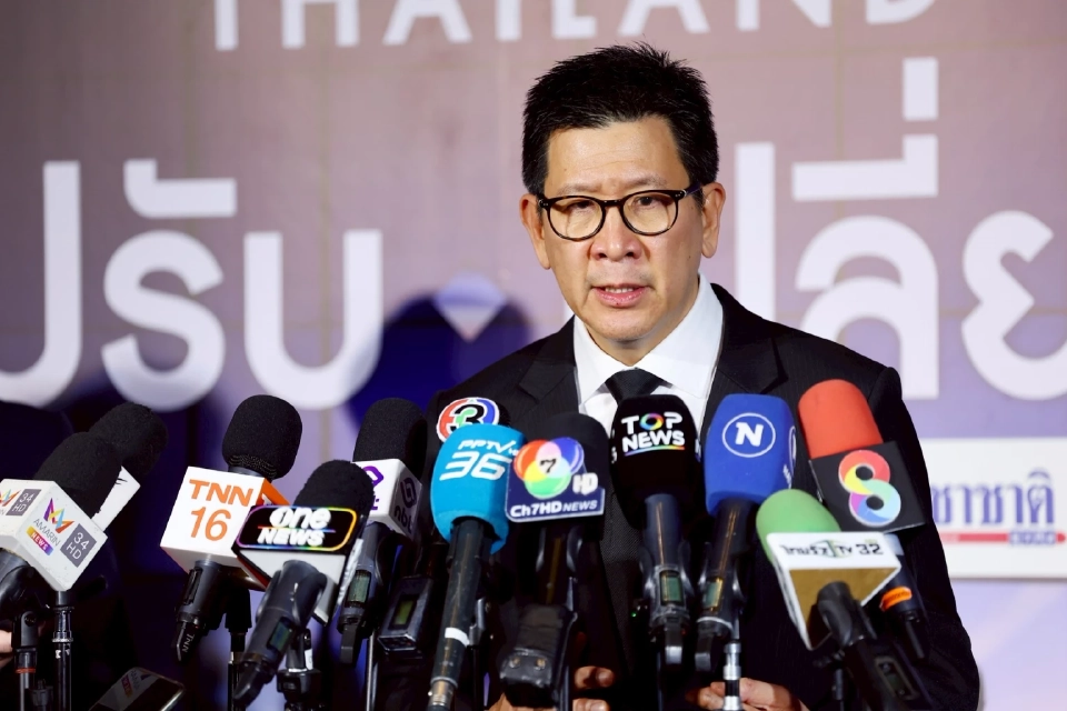 นายเอกนิติ นิติทัณฑ์ประภาศ รองนายกรัฐมนตรี และรัฐมนตรีว่าการกระทรวงการคลัง