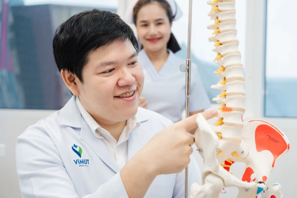 ระวัง ‘ปวดหลัง-ร้าวลงขา’ สัญญาณโรคกระดูกสันหลัง อาจรุนแรงถึงขั้นพิการ
