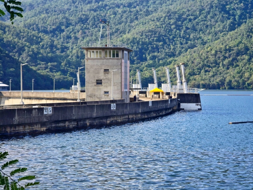 สทนช.กางแผนลดการระบายน้ำต่อเนื่องทุกเขื่อน ย้ำ&quot;เขื่อนภูมิพล&quot;ไม่มีความจำเป็นต้องเปิดสปิลเวย์ Spillway ออกสู่ท้ายน้ำ 
