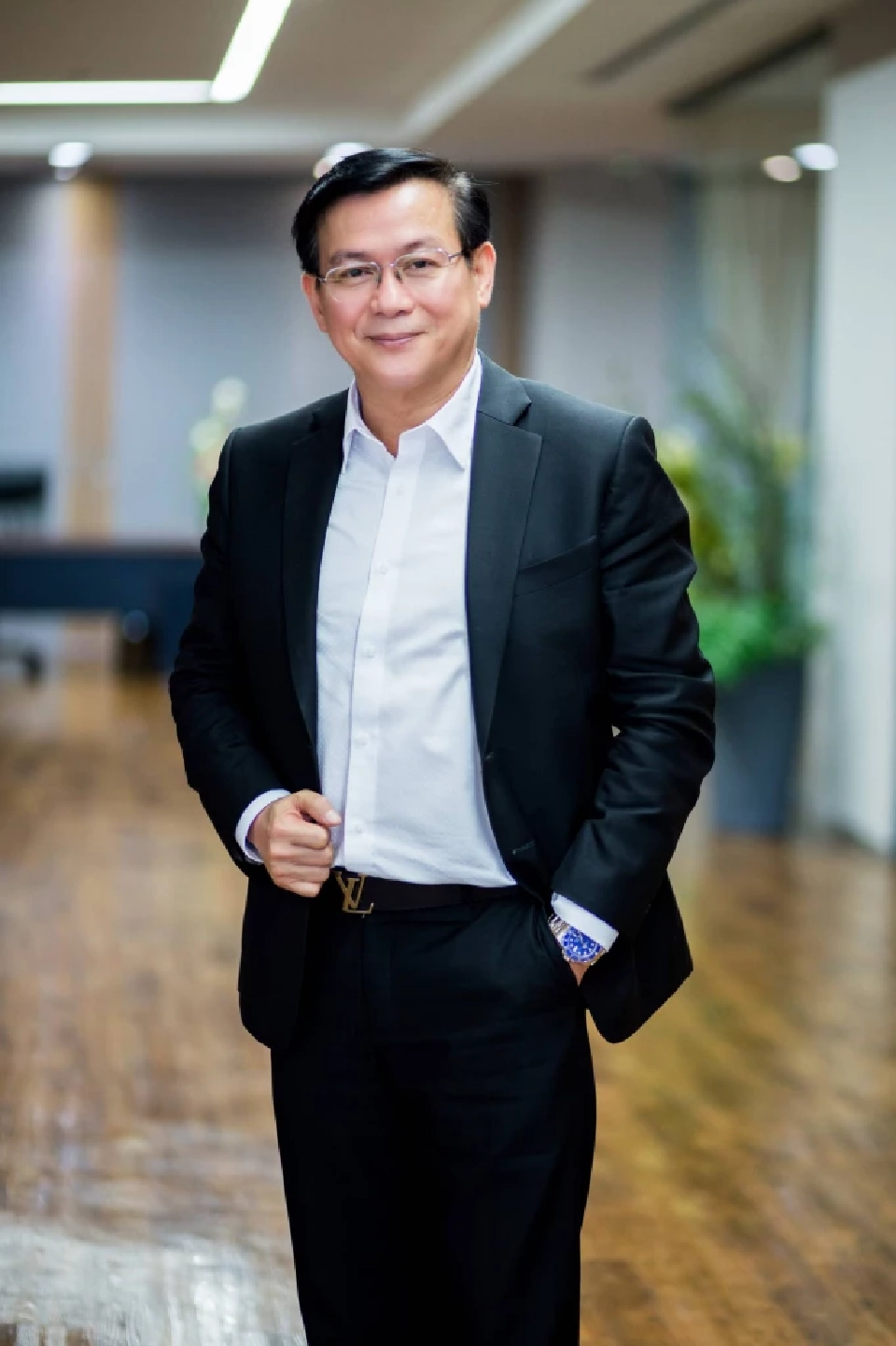 ดร.สมพร สืบถวิลกุล กรรมการผู้จัดการใหญ่ บริษัท ทิพยประกันภัย จำกัด (มหาชน) 