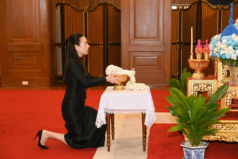 เมืองไทยประกันภัย เข้าถวายสักการะพระบรมศพ สมเด็จพระบรมราชชนนีพันปีหลวง