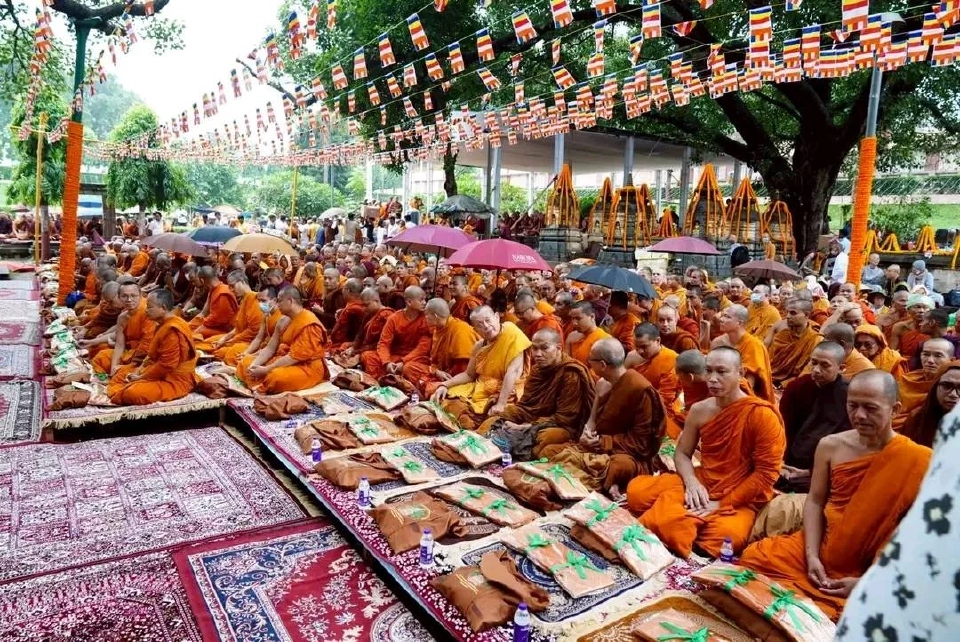 กฐินมหากุศล​ ณ​ พุทธคยา ถวายเป็นพุทธบูชาและถวายเป็นพระราชกุศล แด่พระบรมราชชนนีพระพันปีหลวง