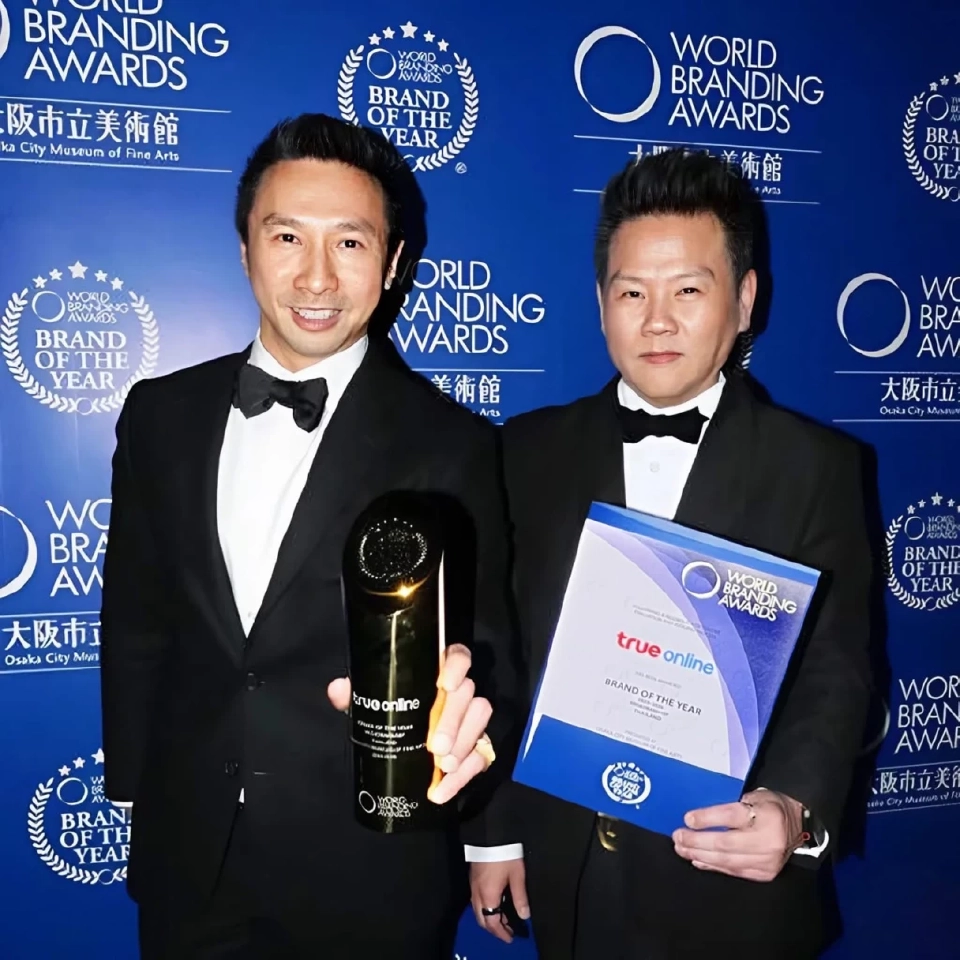 นายฐานพล มานะวุฒิเวช  (ซ็าย) , นายโอลิเวอร์ กิตติพงษ์ (ขวา) 