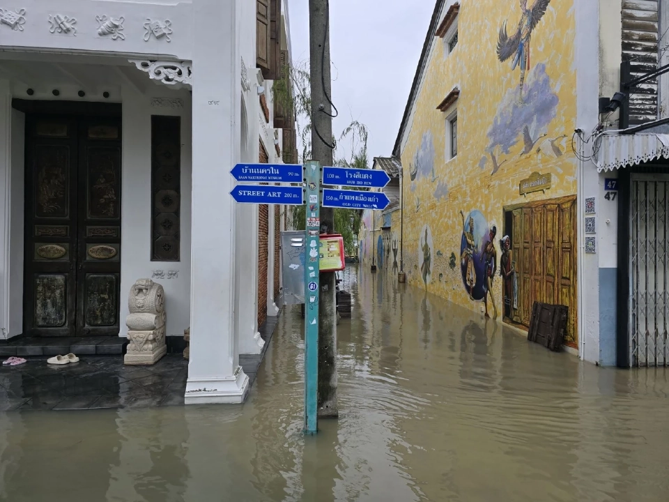 น้ำทะเลหนุนสูง ถนนนครนอก ย่านเมืองเก่าสงขลาได้รับผลกระทบ