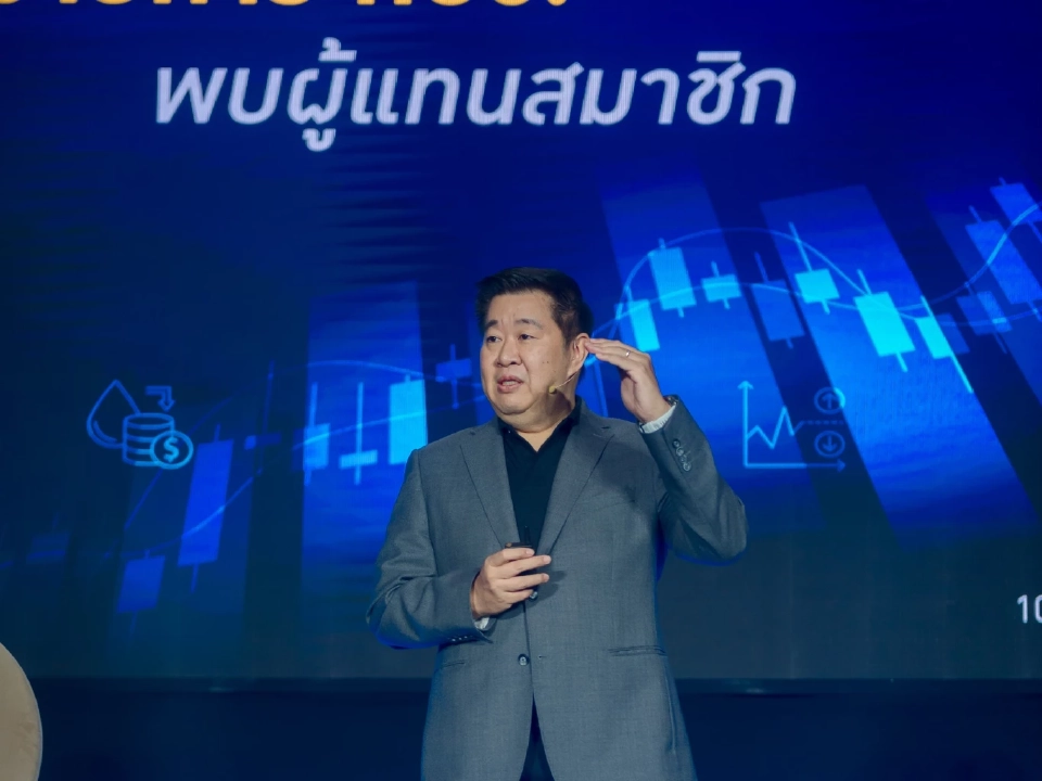 นายทรงพล ชีวะปัญญาโรจน์ เลขาธิการคณะกรรมการกองทุนบำเหน็จบำนาญข้าราชการ (กบข.) 