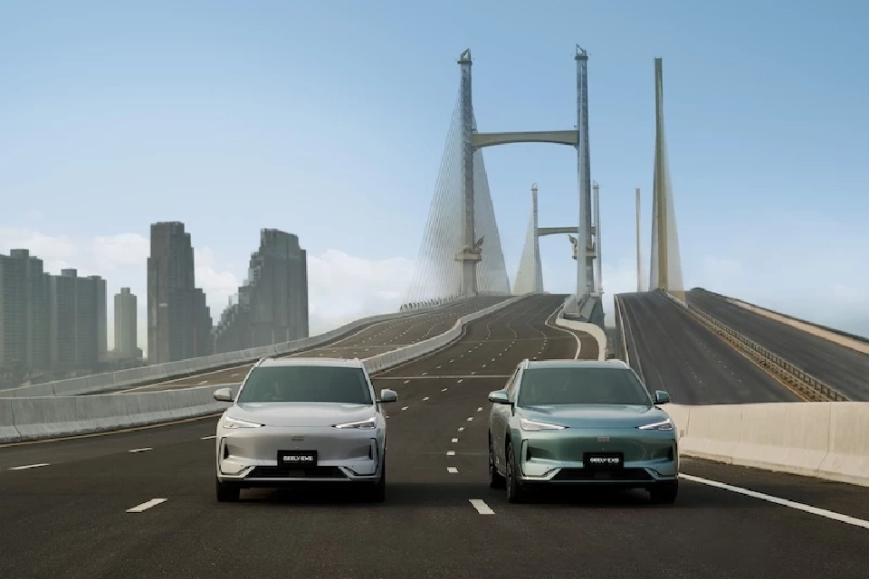 GEELY EX2 กดราคา 4 แสนบาท ขยายโชว์รูมศูนย์บริการจีลี่ 40 แห่ง