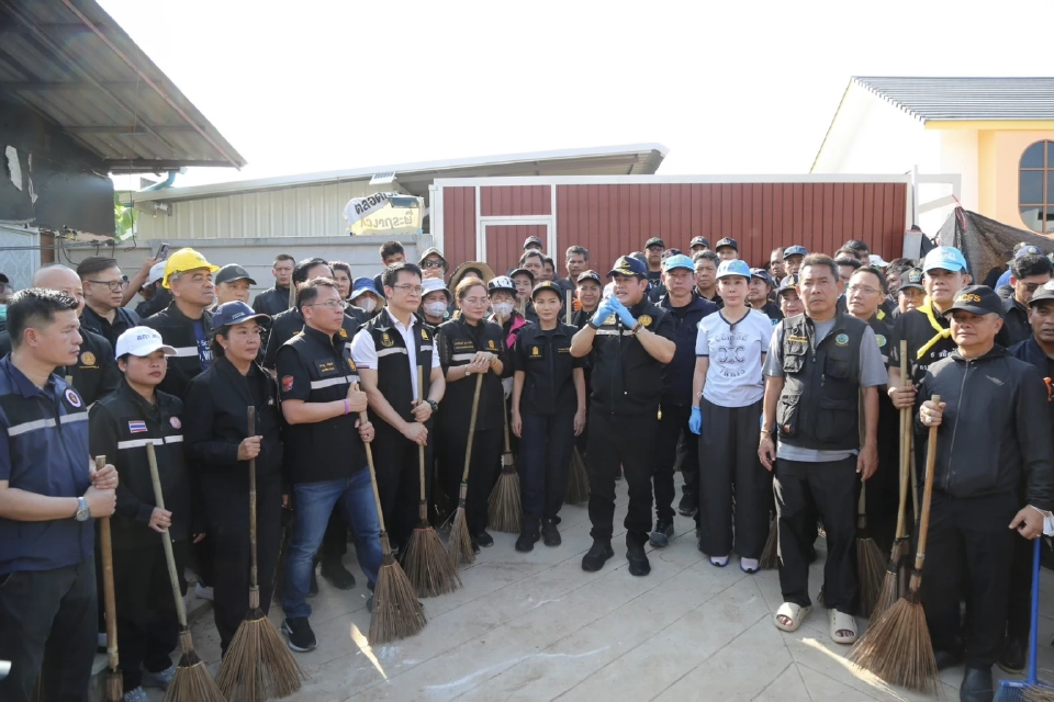 'รมว.นฤมล' ลุยฟื้นหาดใหญ่หลังน้ำลด ตั้ง 50 ศูนย์ Fix It ช่วยซ่อมของประชาชน