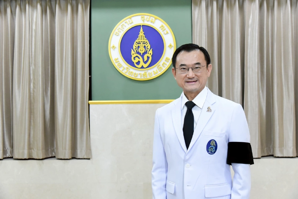 ศ.นพ.อภิชาติ อัศวมงคลกุล คณบดีคณะเเพทยศาสตร์ศิริราชพยาบาล มหาวิทยาลัยมหิดล 