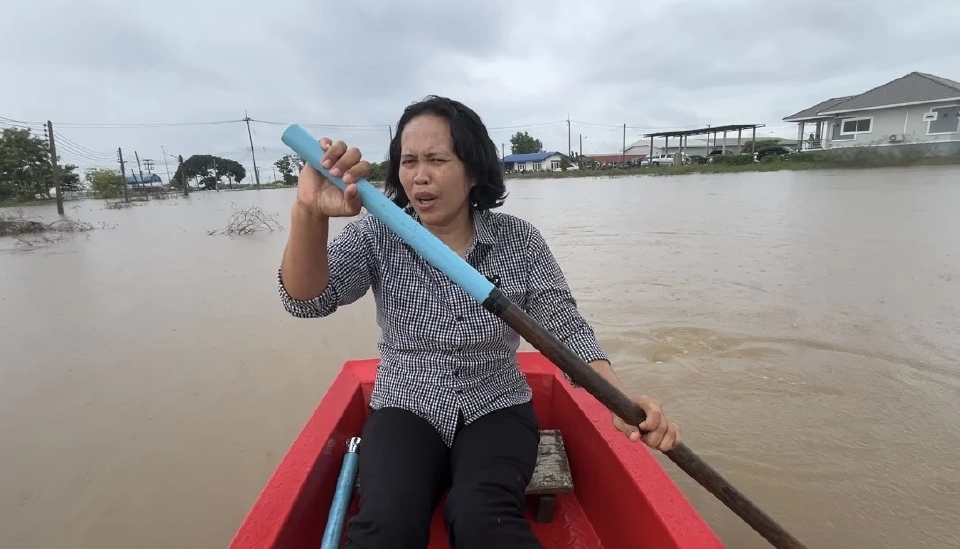 “ชาวบางบาล”ระทมน้ำท่วมนาน เรียกร้องหาความยุติธรรมจากรัฐ