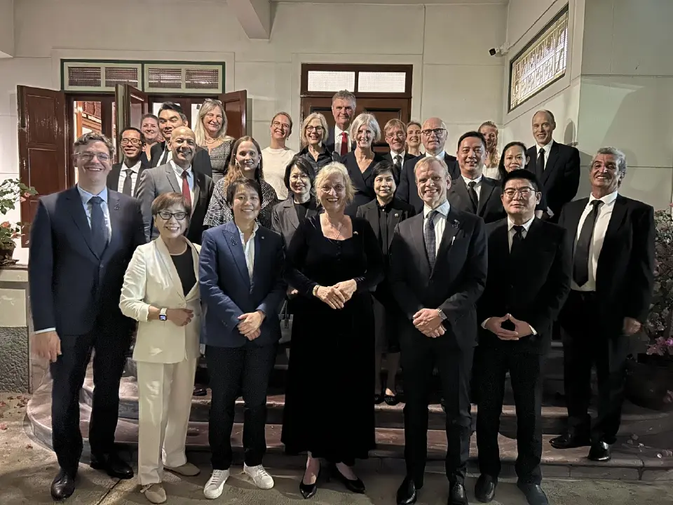   (คณะกรรมการ และ CEO บริษัทยารา ในงานฉลอง 120 ปี ความสัมพันธ์ไทย-นอร์เวย์ และ 120 ปี ยารา ณ ทำเนียบเอกอัครราชทูตนอร์เวย์ประจำประเทศไทย)