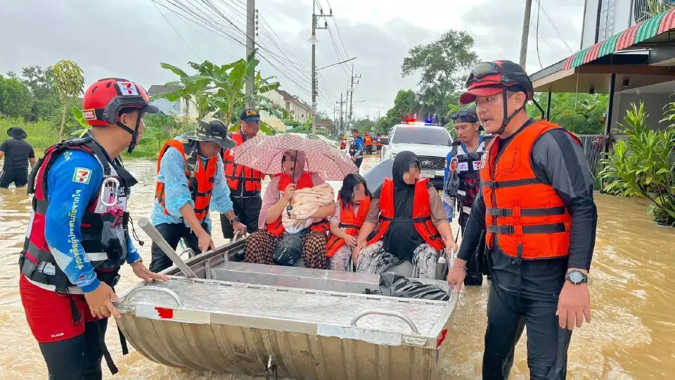 'ศุภชัย’นำทัพทีมซีพีอาสา ระดมพลังช่วยน้ำท่วมใต้ ส่งถุงกำลังใจ-อาหาร–น้ำ ช่วย 10 จังหวัดวิกฤต