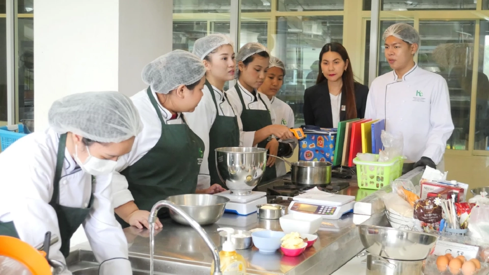 DPU ปั้น 'เป็ดพรีเมียม' ดึงเชฟดังสอนงานครัว สร้างแรงบันดาลใจนักโรงแรม