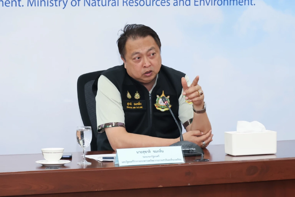 สุชาติ ชมกลิ่น