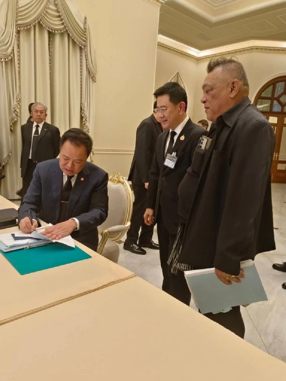 “สมาคมชาวนาฯ” ปลื้ม! ‘อนุทิน’ เซ็นรับหนังสือ แก้เดือดร้อนชาวนาทั่วประเทศ