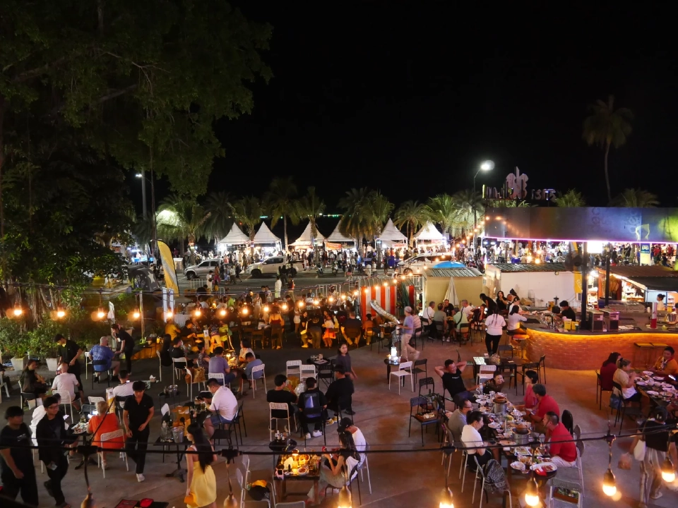 เช็คอิน Pattaya Beach Beer 6 จุดชมพลุ สวยที่สุดเหนือน่านฟ้าเมืองพัทยา