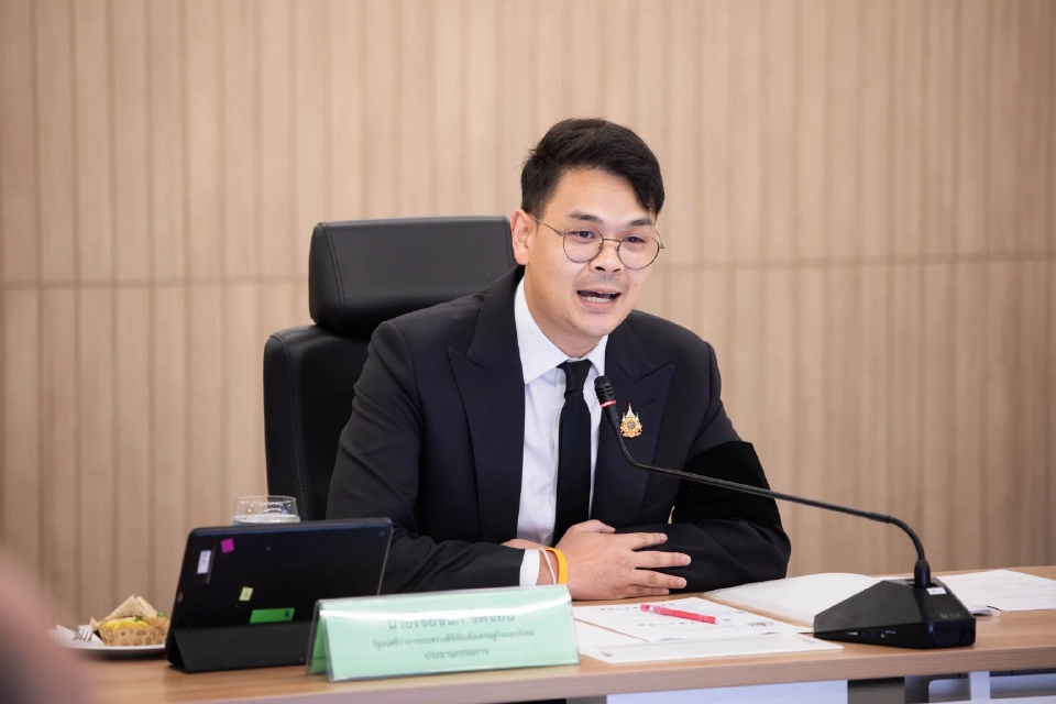 นายไชยชนก ชิดชอบ รัฐมนตรีว่าการกระทรวงดิจิทัลเพื่อเศรษฐกิจและสังคม (ดีอี)