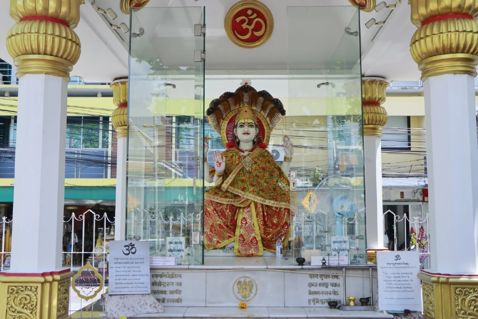 เปิดพิกัด Walking Bangkok เที่ยวเสาชิงช้า ตามรอยพราหมณ์ขอพรสายมูเทพฮินดู