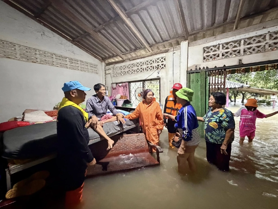 'ดร.นาที' ลุยพัทลุง นำทีมช่วยน้ำท่วมใต้ 9 จังหวัด เร่งเยียวยา 3 ล้านคน