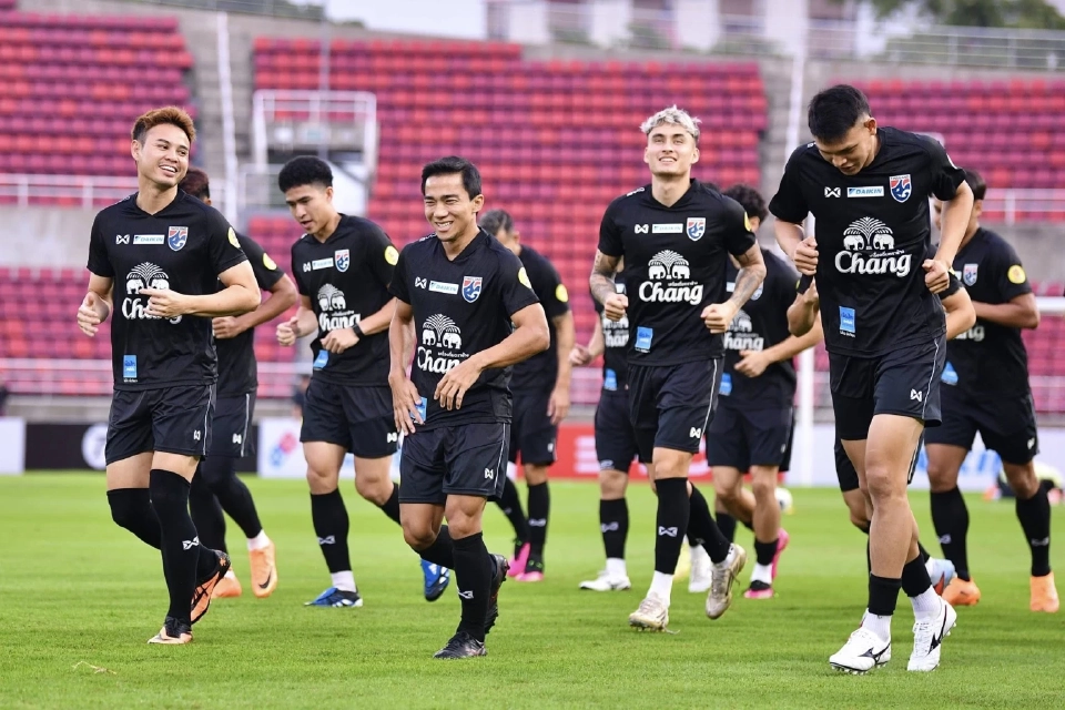 ถ่ายทอดสด ฟุตบอลทีมชาติไทย VS สิงคโปร์ เช็ก 11 ตัวจริง ผลบอลสดที่นี่