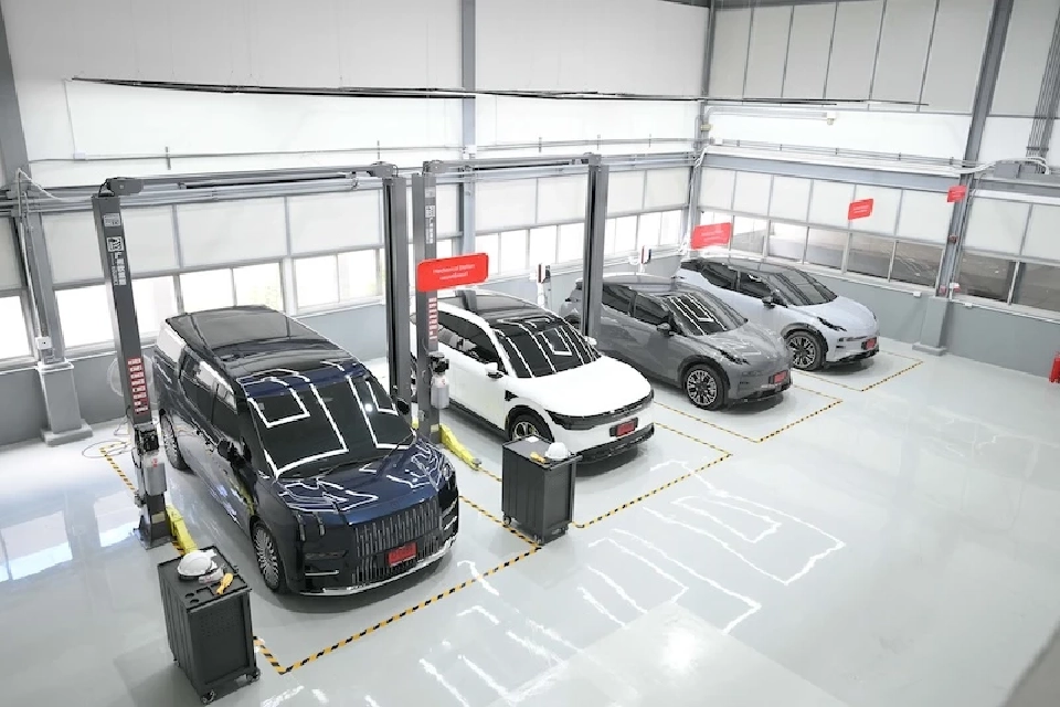 ZEEKR เปิดสถานีชาร์จ EV 400 kW เซ็นทรัลเวิลด์ ยอดขายทะลุ 3,000 คัน