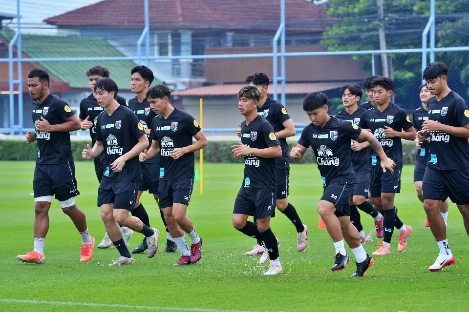 ทีมชาติไทย รุ่นอายุไม่เกิน 23 ปี ลงสนามซ้อมก่อนพบกับ ทีมชาติอินเดีย U23 