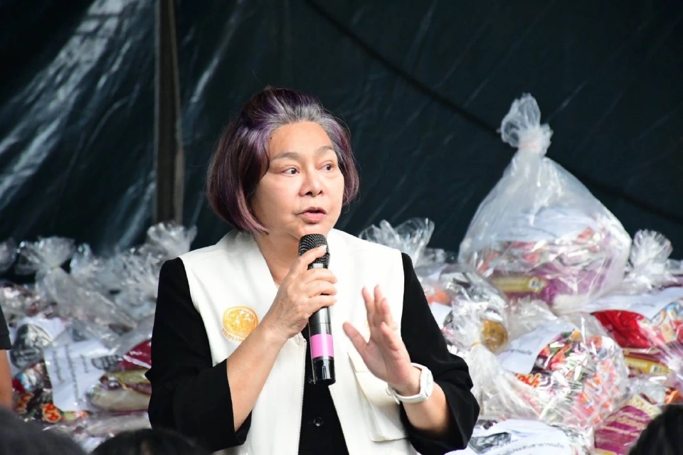 ดร.นาที รัชกิจประการ คณะกรรมการคู่สมรสคณะรัฐมนตรี