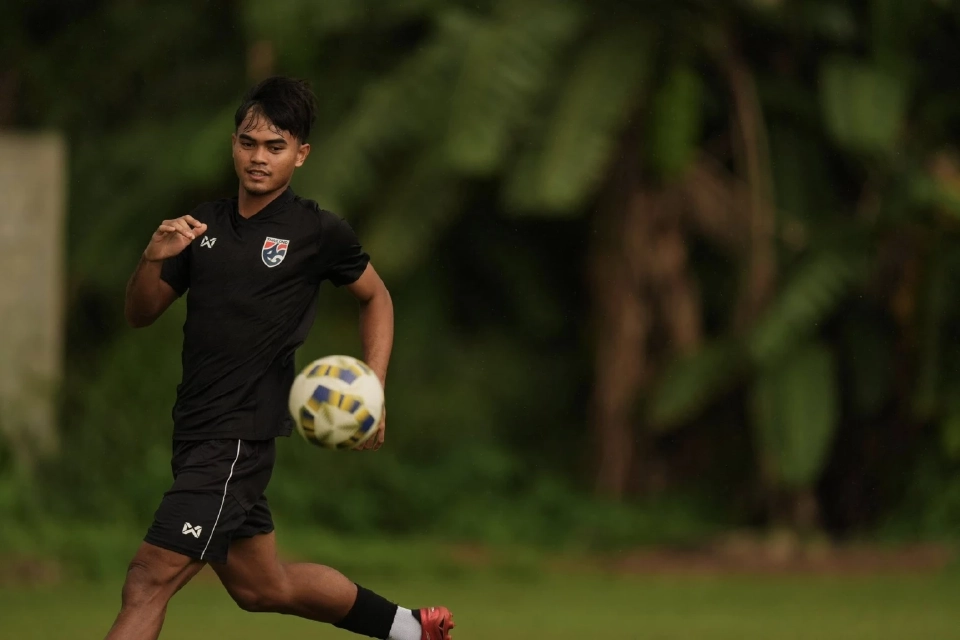 วาริส ชูทอง แบ็คขวาจากสโมสร บีจี ปทุม ยูไนเต็ด 