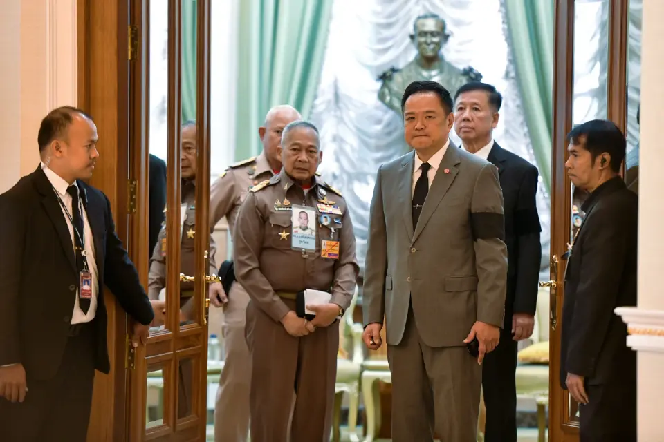 ‘ราชเลขานุการในพระองค์’ ร่วมประชุมกับรัฐบาล ระดมสรรพกำลังช่วยน้ำท่วมภาคใต้