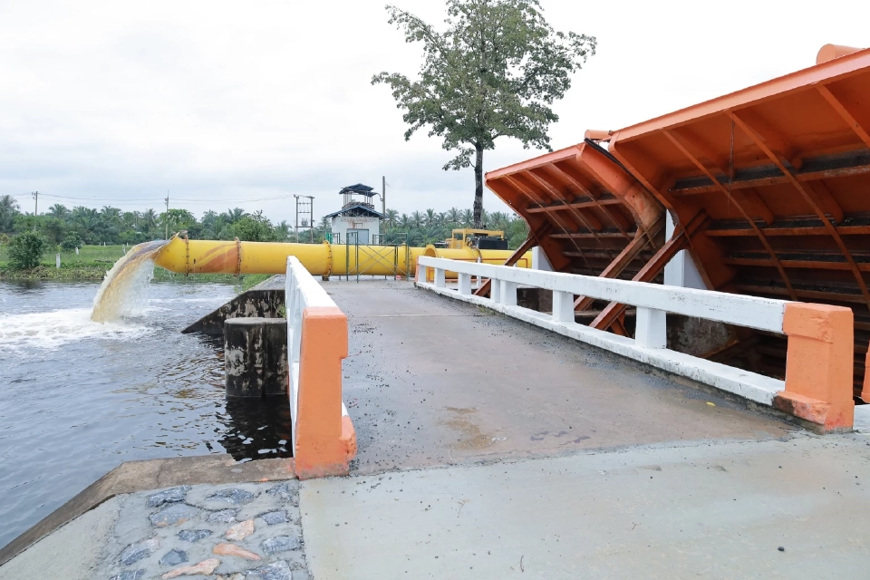 ชป.ทยอยปรับลดน้ำเจ้าพระยา ภาคใต้ฝนลดลง เร่งระบายน้ำคลี่คลายสถานการณ์