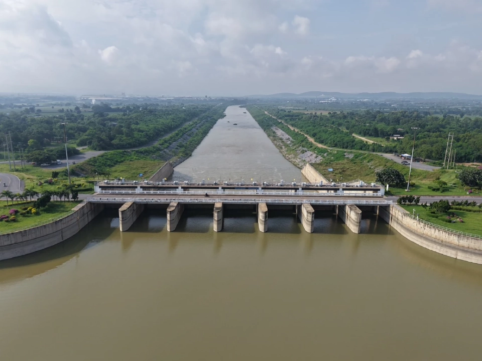 เขื่อนป่าสักฯ เร่งปรับระบายน้ำ หลังเกิน 100% ของความจุ รับมือพายุ “คัลแมกี” เตือนท้ายน้ำเฝ้าระวังใกล้ชิด