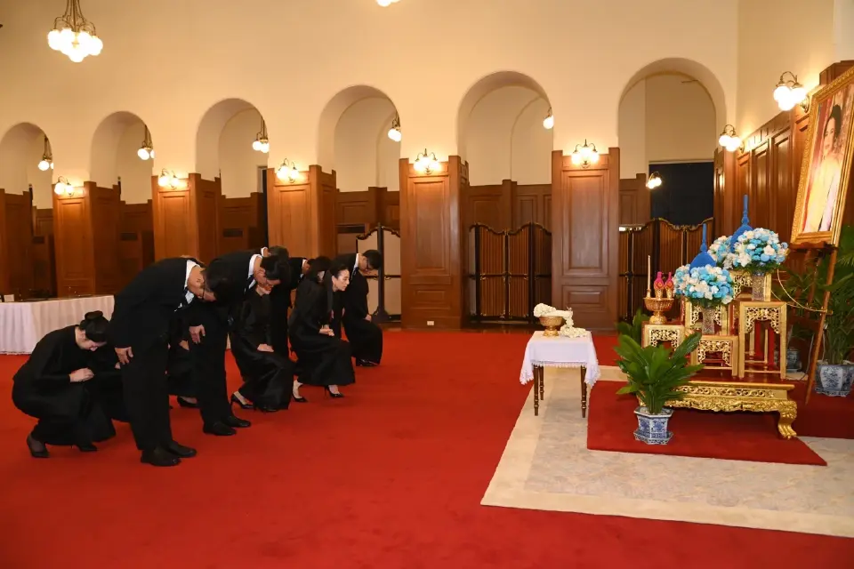 เมืองไทยประกันภัย เข้าถวายสักการะพระบรมศพ สมเด็จพระบรมราชชนนีพันปีหลวง